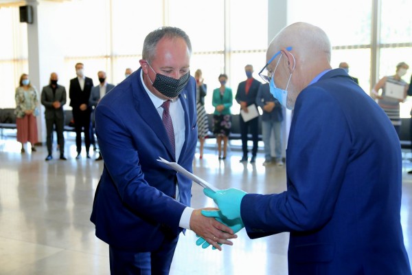 Click to zoom the picture.